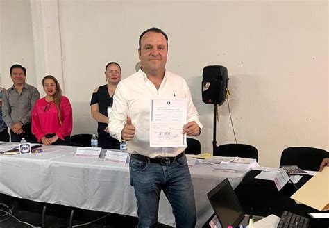 Noticias Codigo 13 Memo Ramírez recibe constancia de mayoría como