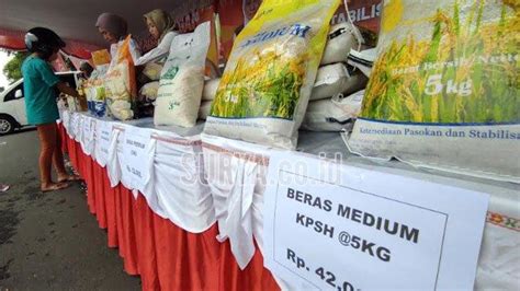 Antusiasme Warga Kota Blitar Saat Belanja Kebutuhan Pokok Di Pasar