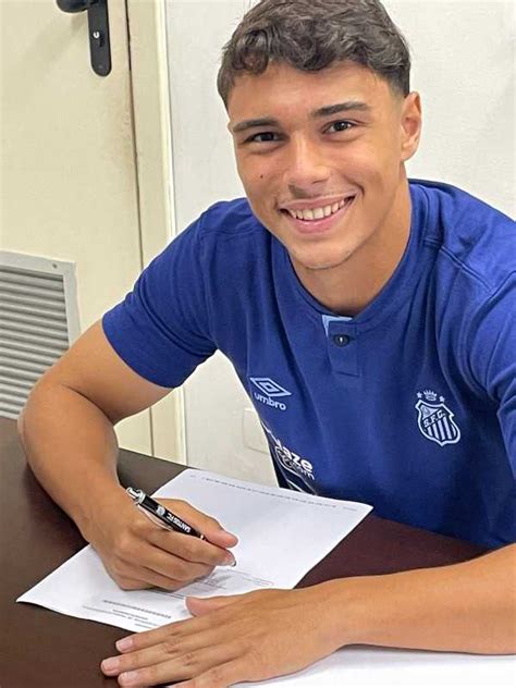 Santos Assina Primeiro Contrato Profissional Meia De Anos Valor