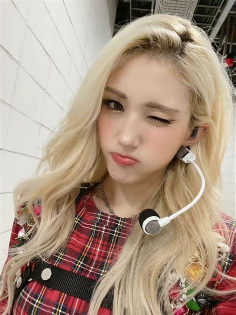 سومي | Somi | Jeon somi, Somi, Blonde hair kpop