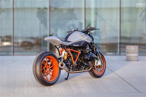 BikinMotor BMW R R Naked Bike Jadi Streetfighter