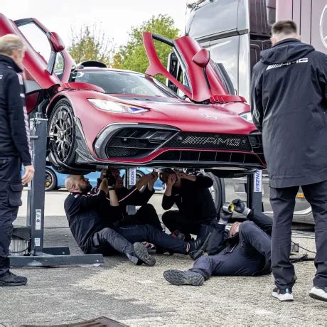 Mercedes AMG ONE supera seu próprio recorde no mítico circuito de