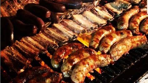 La Parrilla En Buenos Aires Con Un Patio Secreto Y Un Asado Espectacular