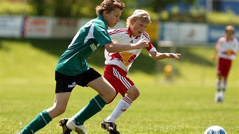 Offiziell Salzburger Konrad Laimer Wechselt Von Leipzig Zu Bayern