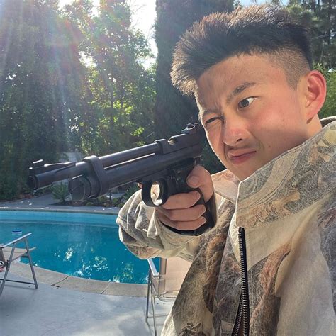 biodata rich brian aka brian immanuel lengkap umur  agama rapper
