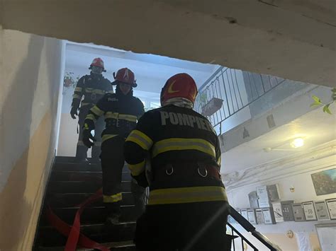 Incendiu într un bloc din Murfatlar 23 de persoane au fost evacuate de