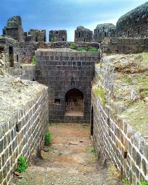 Pin by appa jadhav on A Pune forts | Ancient technology, Castle ...