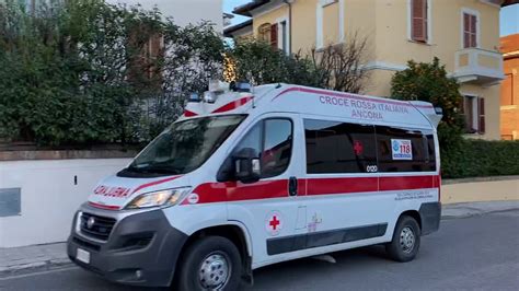 Ambulanza Croce Rossa Italiana Comitato Di Ancona In Emergenza