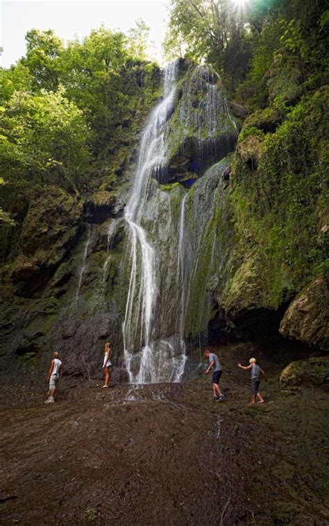 Le Cirque Et La Cascade D Autoire