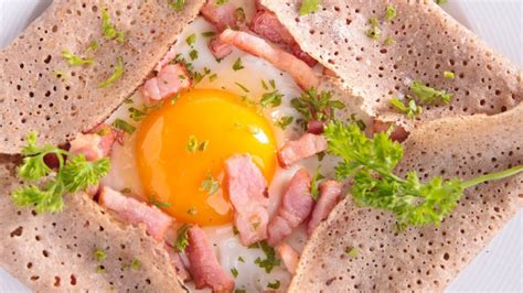 Recette Galettes Bretonnes Aux Lardons Et L Oeuf Youtube