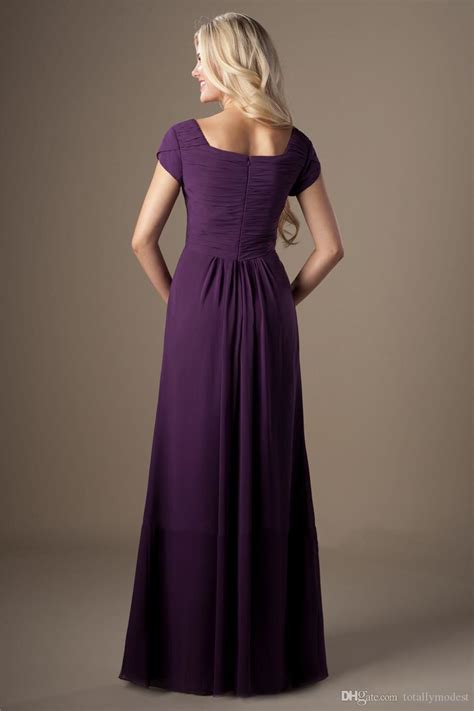 Eggplant Puprle Lace Chiffon Modest Bridesmaid Dresses With Short