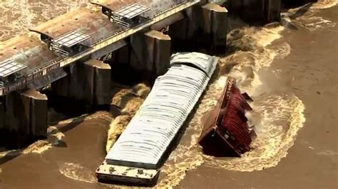 Oklahoma Officials Order Evacuations And Shut Down Roads After Runaway Barges Smash Into Dam Cnn