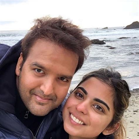 Isha Ambani-Anand Piramal Wedding: Here Are 5 Intimate Lovey Dovey Pictures Of The Couple