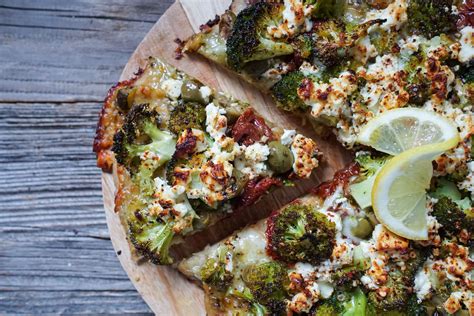 Brokkoli Pizza Mit Pesto Und Getrockneten Tomaten Was Is Hier