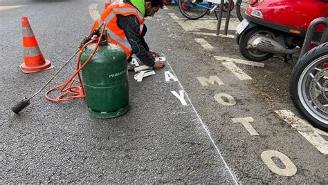 Le marquage au sol des stationnements payants pour les 2 roues à Paris