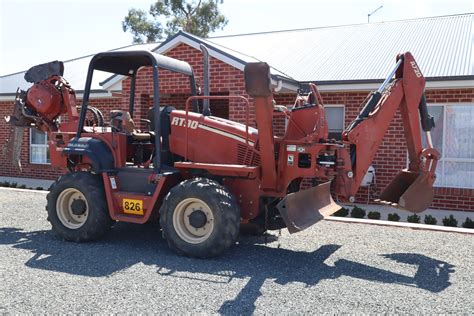 Ditch Witch Rt90h Pipe Cable Laying Vibratory Plough With Backhoe