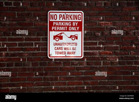 No parking tow zone sign Stock Photo - Alamy