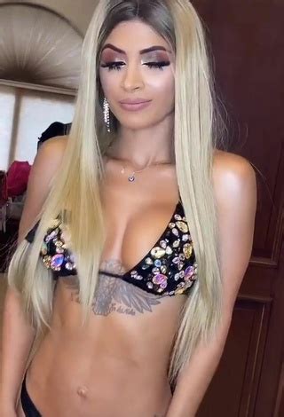 Hottie Kimberly Flores Shows Cleavage In Bikini Sexyfilter