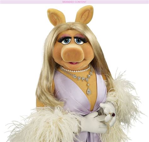 Miss Piggys Most Glamorous Styles Us Weekly Miss Piggy The Muppet