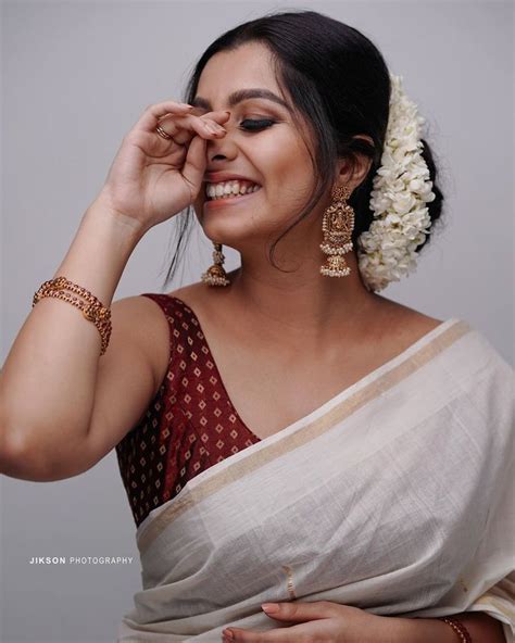 Onam Saree Ideas Onam 2021 Best Saree Looks From M Town Times Of India