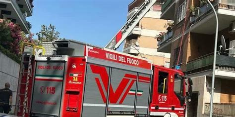 Milano Scoppia Incendio In Casa Enne Trovato Morto