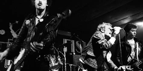 Mengenang Kontroversi Sex Pistols Saat Rilis Lagu God Save The Queen