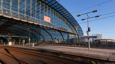 Germany: 50-hour Deutsche Bahn rail strike called off – DW – 05/13/2023