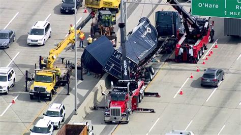 Truck Hits Wall On I 294 Near River Road Abc7 Chicago