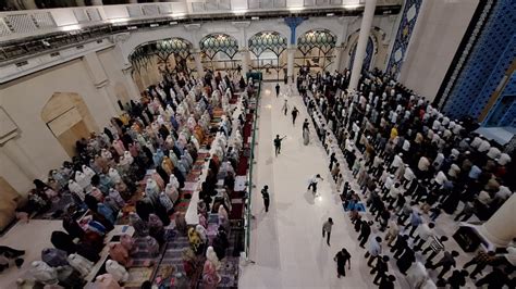 Foto Intip Suasana Salat Tarawih Perdana Di Ramadan 2024 Di Masjid