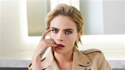 Actress Blonde Blue Eyes Cara Delevingne English Lipstick Model