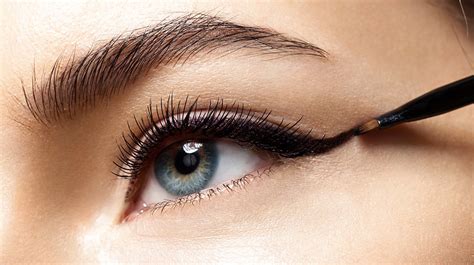 How To Effectively Apply Eyeliner Lookfantastic