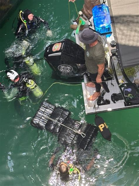 PF e PMSC encontram cocaína em casco de navio fundeado em Imbituba SC