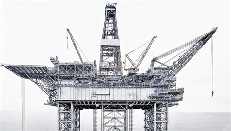 offshore oil rig platform structure  cranes  platforms premium