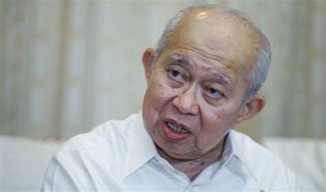 Tengku Razaleigh Minta Rakyat Beri Masa Kepada Anwar Nasional