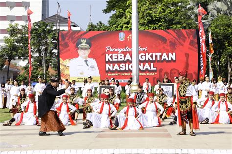 Pimpin Upacara Harkitnas 2024 Pj Sekdaprov Jatim Ajak Generasi Muda