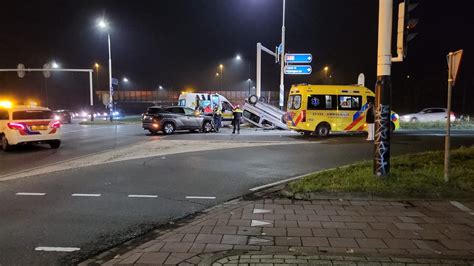 Auto Belandt Op Zijn Kop Na Aanrijding Bij Oprit A59 In Heesch Foto