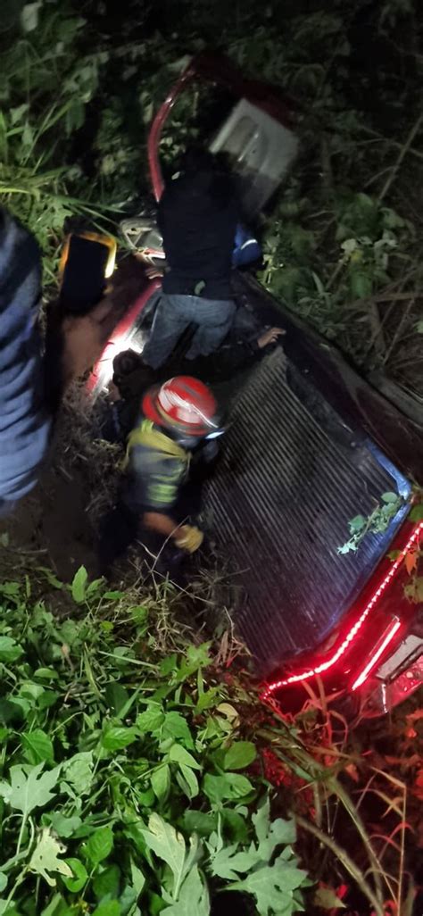 Nuestro Diario On Twitter Accidentevial 💥🛻 Tres Personas Resultaron Heridas Cundo El Picop