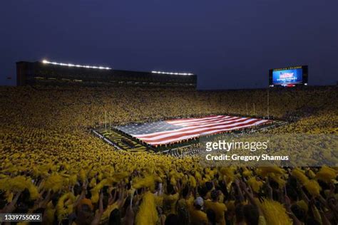 115,331 Michigan Stadium Photos & High Res Pictures - Getty Images