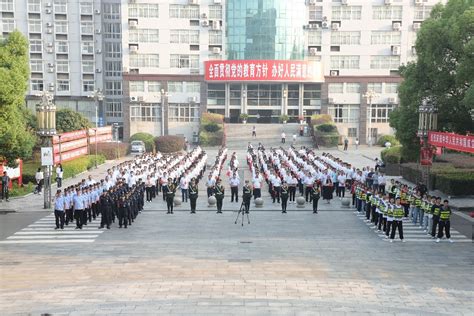 学校举行“向国旗敬礼——青春致敬祖国”国庆升旗仪式 江西财经职业学院