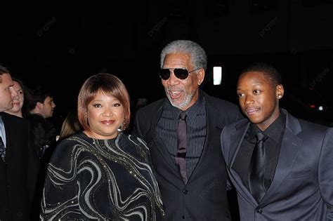 Fondo Zindzi Mandela Morgan Freeman Y Zwelabo Mandela Posan Para