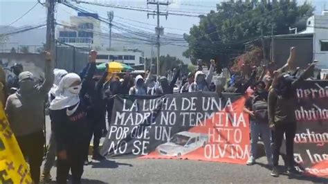 Normalistas De Ayotzinapa Protestan En Congreso De Guerrero Exigen