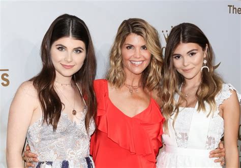 Lori Loughlins Daughter Olivia Jade Still Enrolled At Usc Metro News