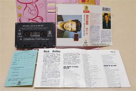 瑞克艾斯里 擁我入懷 錄音帶磁帶 滾石唱片 Rick Astley Hold Me In Your Arms 興趣及遊戲 音樂 CD 及