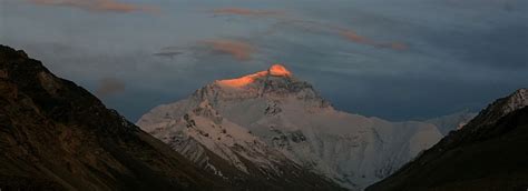 Rainbow Valley Everest - Mount Everest's Death Zone