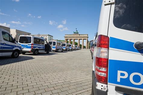 Berlin Querdenker Demonstration Trotz Verbot Festnahmen Und