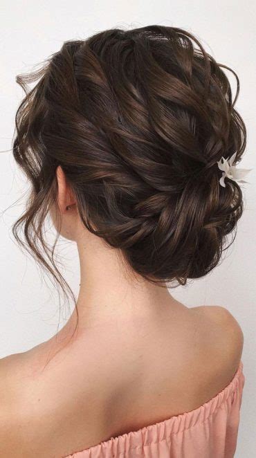 32 Classy Pretty And Modern Messy Hair Looks Texture And Classy Updo