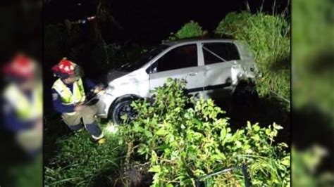 Video Conductor Pierde El Control De Su Carro En Medio De La Lluvia Y