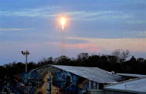 Spacex Knocks Out Sunday Launch Before Ula Vulcans 1st Flight