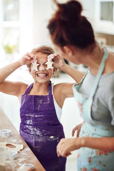 Te Gustan Mis Lentes Y Mejor Cocinar Con Toma De Una Madre E Hija