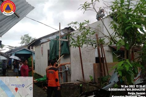 Angin Puting Beliung Terjang Pontianak Puluhan Rumah Rusak